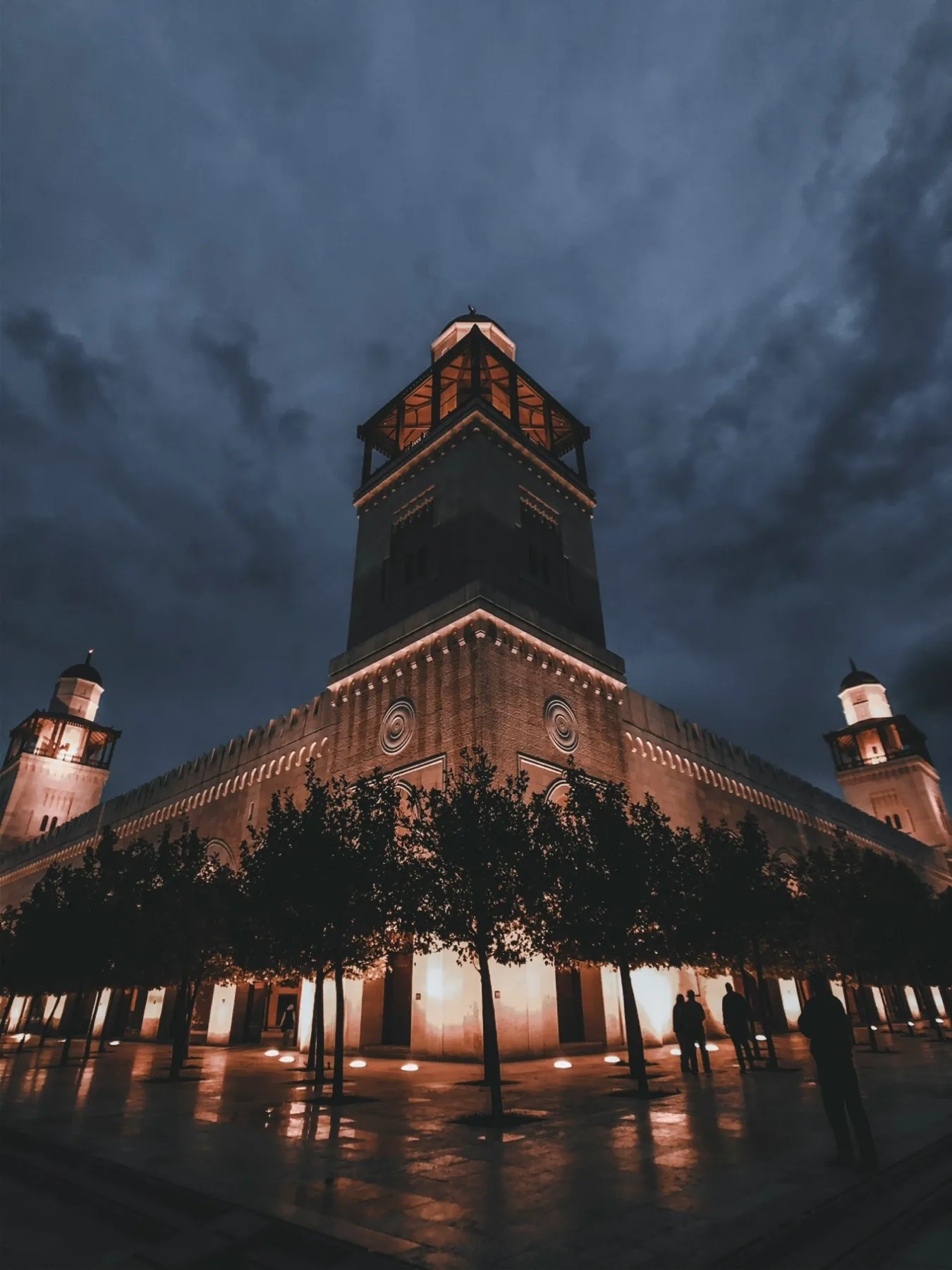 King Hussein Mosque in Amman at night